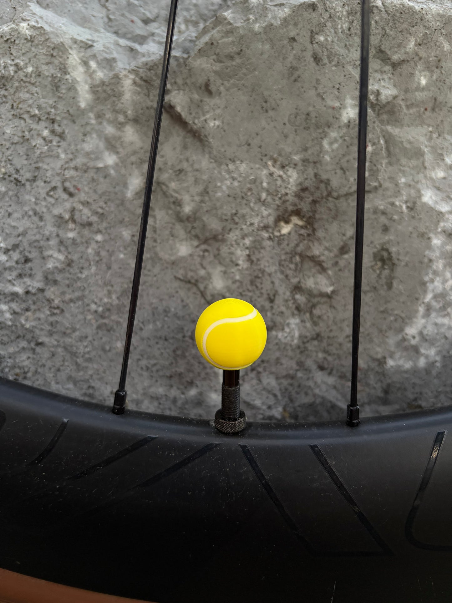 Tennisball Ventilkappe